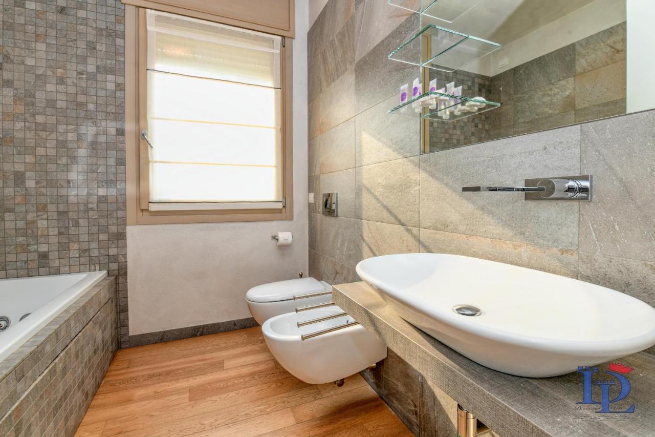 Desenzanoloft Official Partner Marriott Homes & Villas - Oscar Luxury Suite Desenzano del Garda Dış mekan fotoğraf